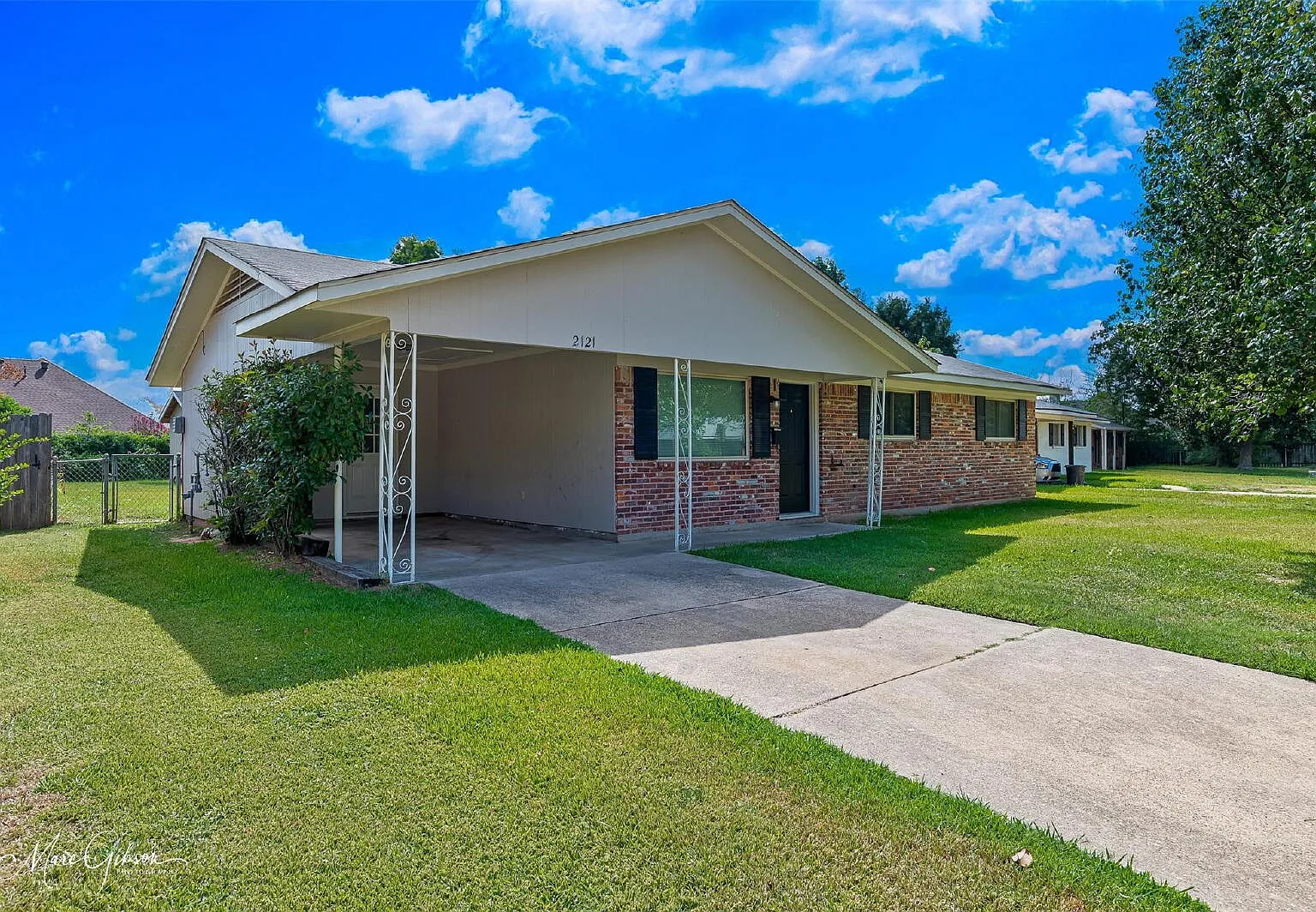 3 bed, 1.5 bath, 1074 sqft, $1,300 — Photo 2