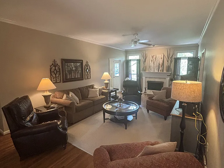 1209 Ivy Brook Cir — Photo 4