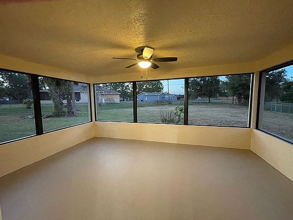 Large newly screened Lanai