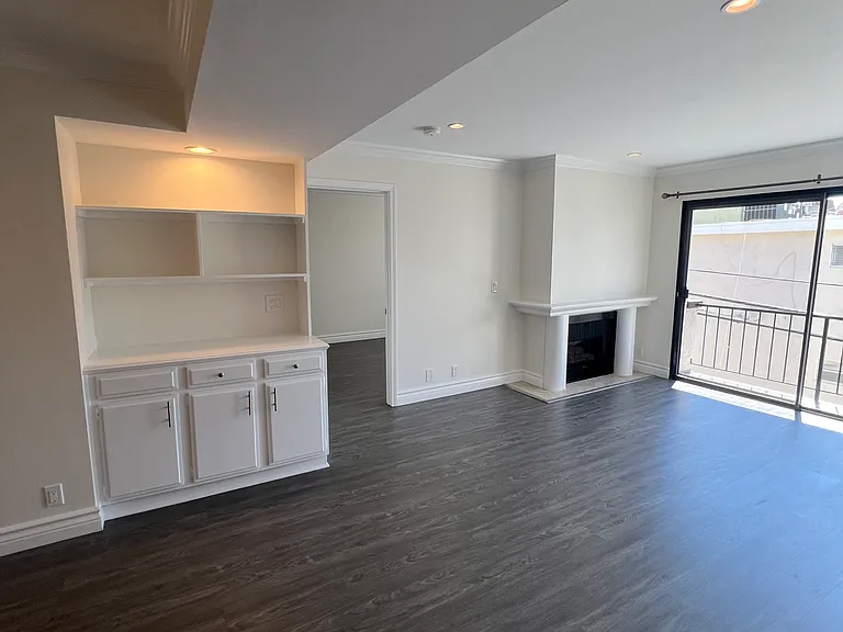 4307 Whitsett Ave #204 — Photo 33