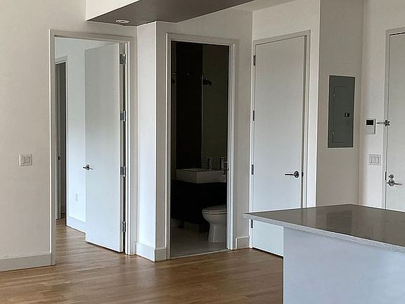 5th image of 315 Gates Ave APT 5R