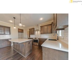 1540 Cross Creek Dr, Lees Summit, MO 64082