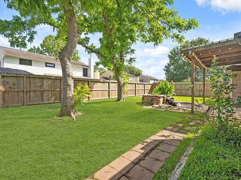 710 Lochnell Dr — Photo 23