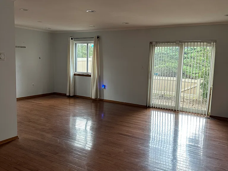 137 Tennyson Dr — Photo 7