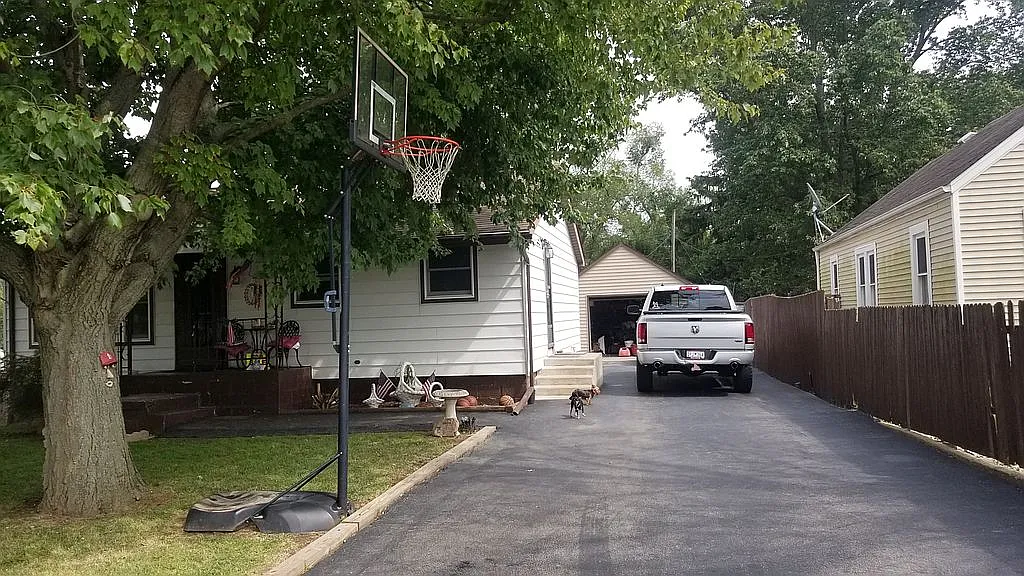 404 S Maxwell Ct photo 1