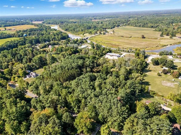 N Sandy Ridge Dr, Edenville, MI 48620