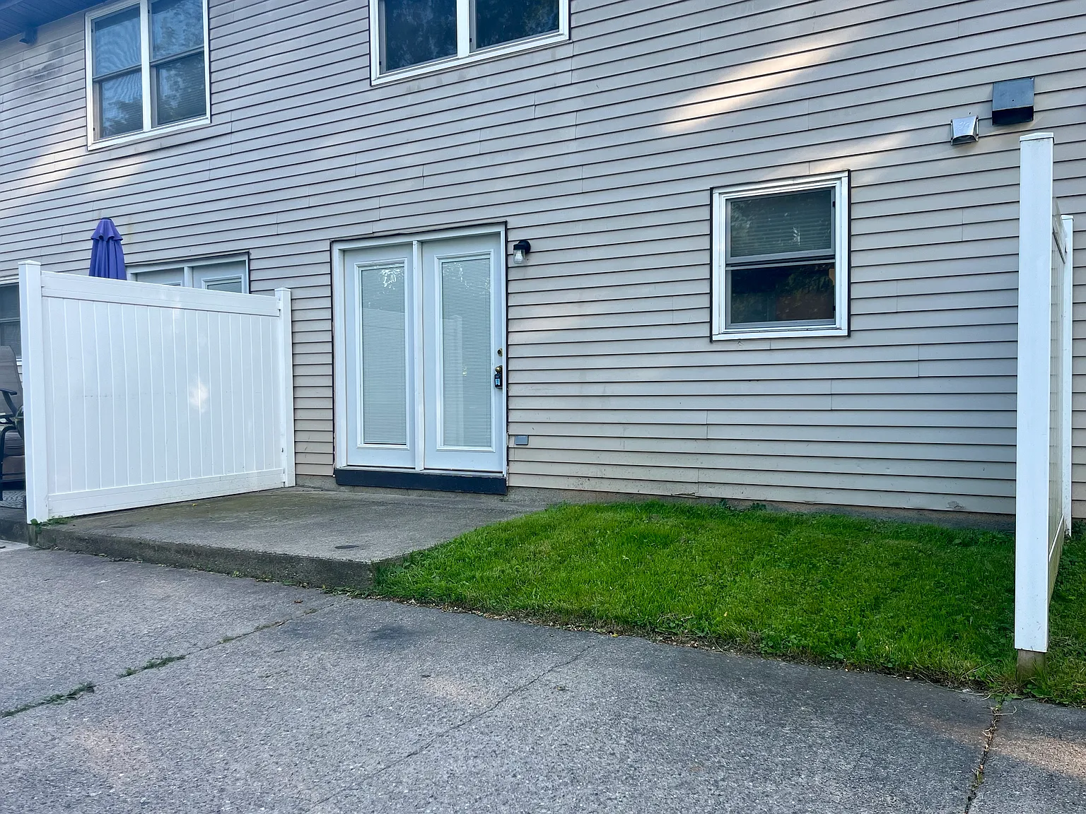 523 Cedar St NE — Photo 2