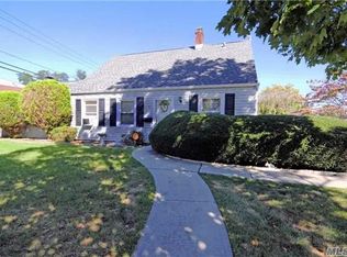 1 Honeysuckle Rd, Levittown, NY 11756