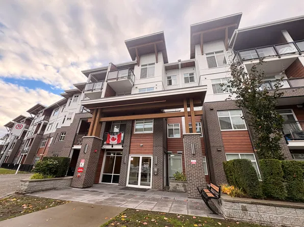 5415 Brydon Cres #402, Langley, BC V3A 4A3