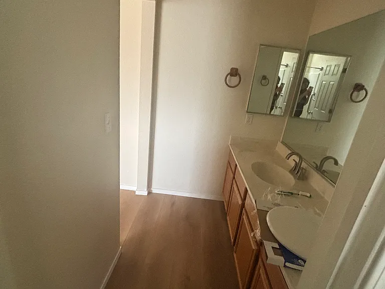5496 Breeze Ct — Photo 14