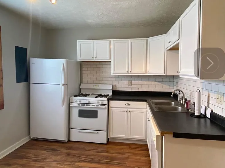 1376 Indianola Ave — Photo 6