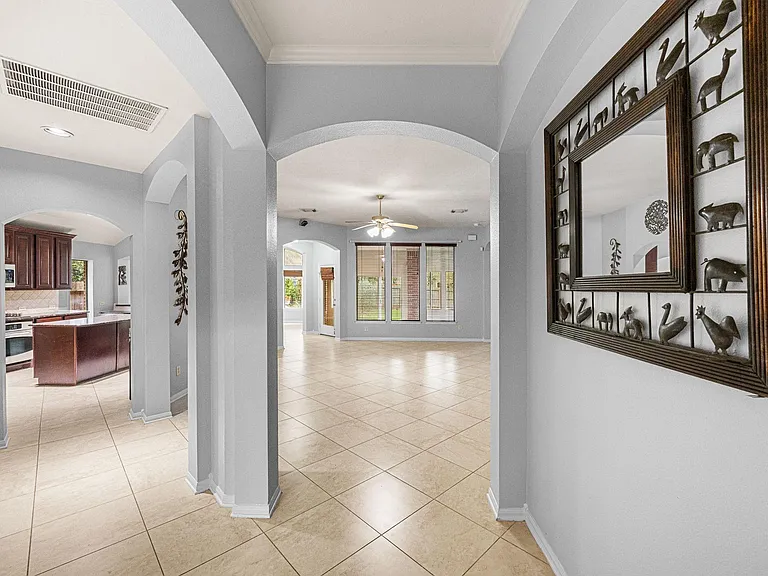 802 Floriencia St — Photo 5