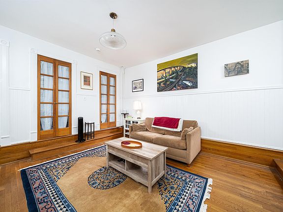 4th image of 446 Jersey Ave #1