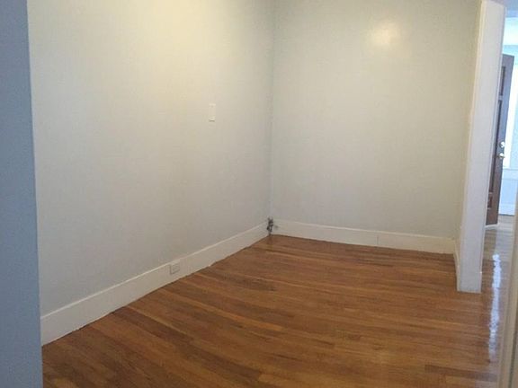 4th image of 28 Henley St #0