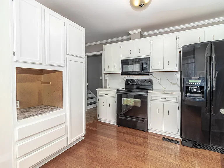 3844 Creek Ct — Photo 7