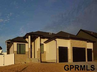 911 N 107th St, Lincoln, NE 68527