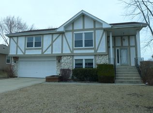 1101 Whitman Pl, Vernon Hills, IL 60061