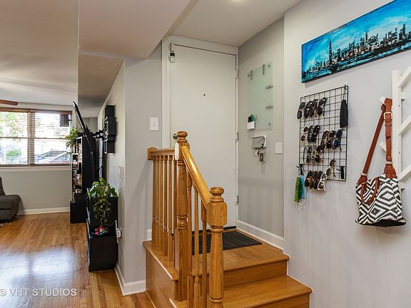 5th image of 4106 N Hamlin Ave APT G