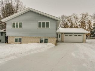1509 Crestview Ln, Bismarck, ND 58501