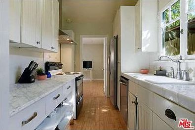 3rd image of 3819 Fernwood Ave