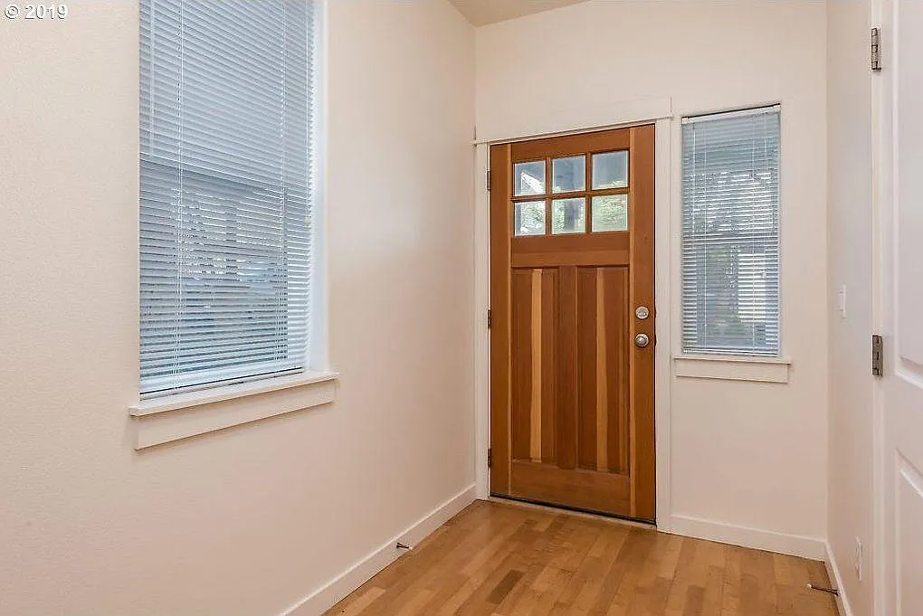 306 SW Ruth St — Photo 2