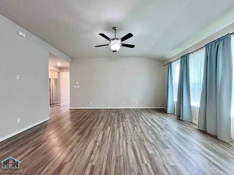 2307 Castello Way — Photo 7