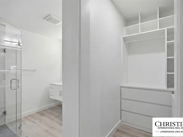 8901 Grandview Dr — Photo 23
