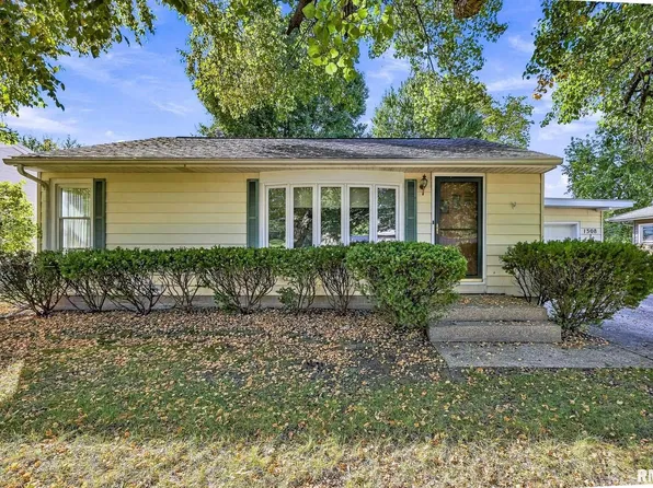 1308 Lawndale Ave, Pekin, IL 61554
