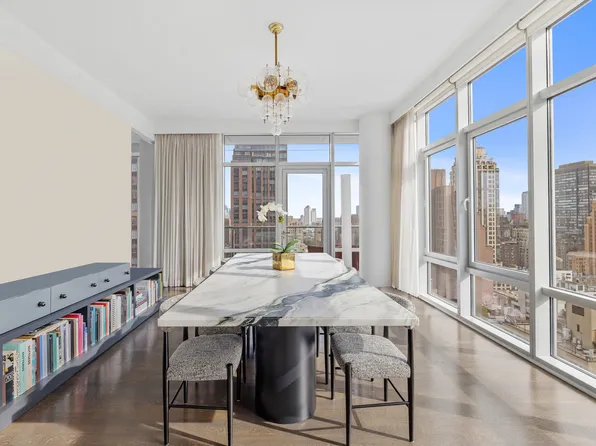 310 East 53rd Street image 4 of 18