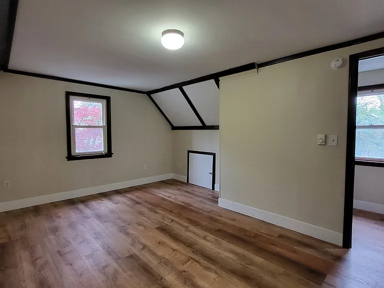 156 Doris St — Photo 14