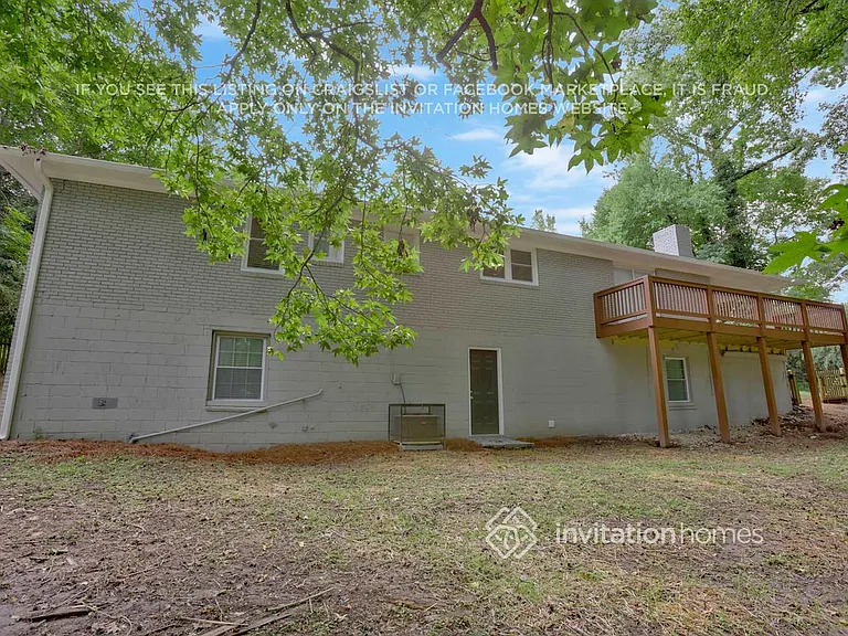1554 N Columbia Pl — Photo 24