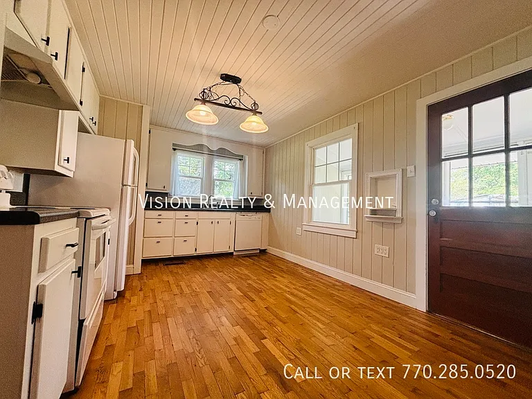 538 Old Airport Rd — Photo 5