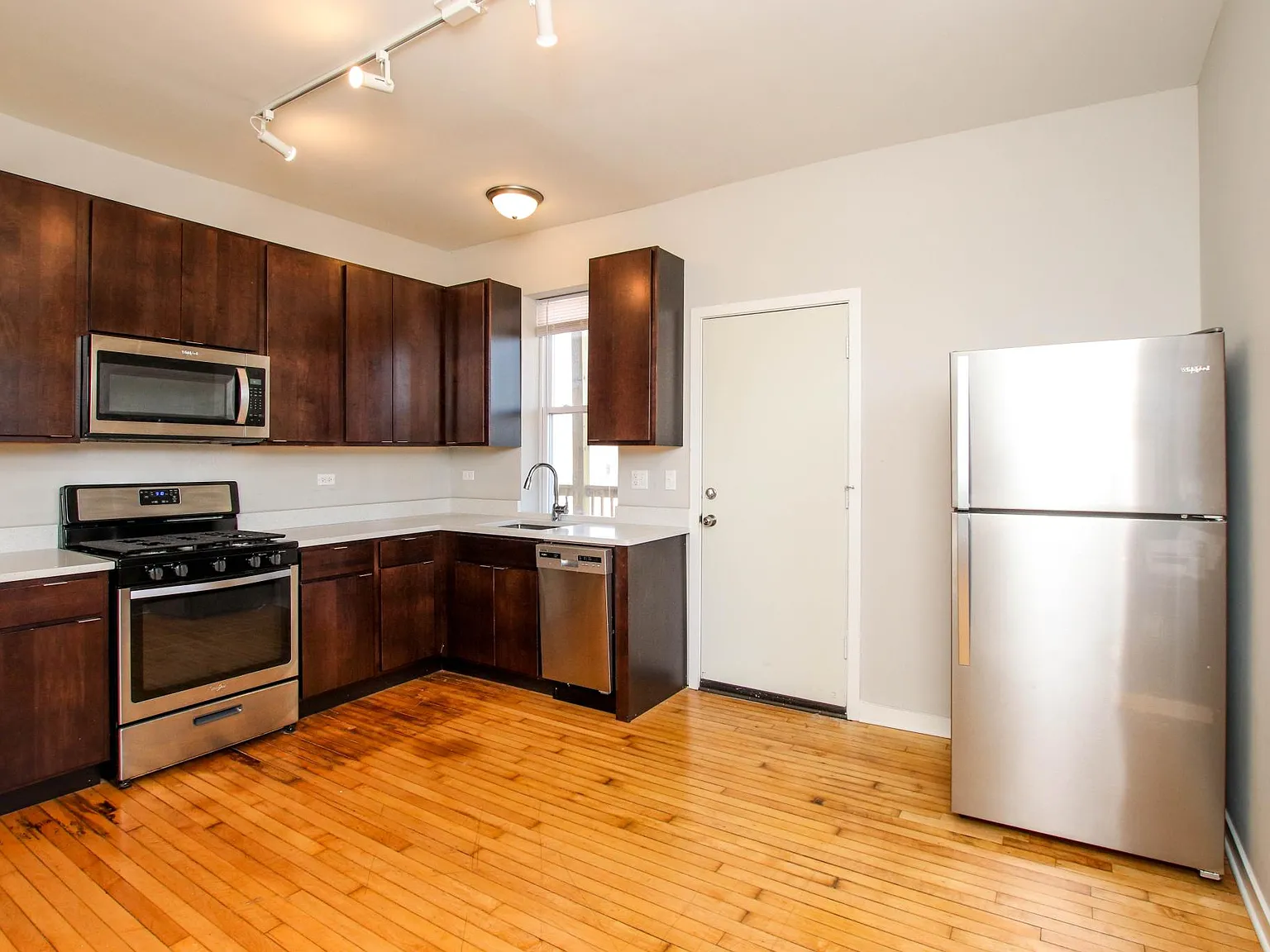 2 bed, $2,300 — Photo 4