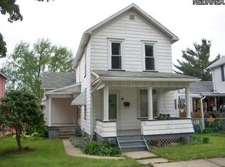 611 N 3rd St, Dennison, OH 44621