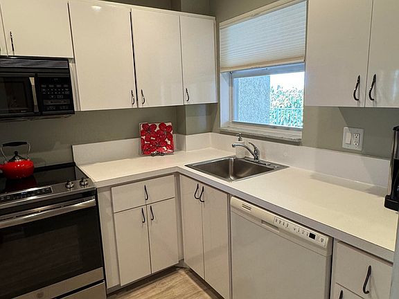 4th image of 650 Snug Harbor Drive #G407