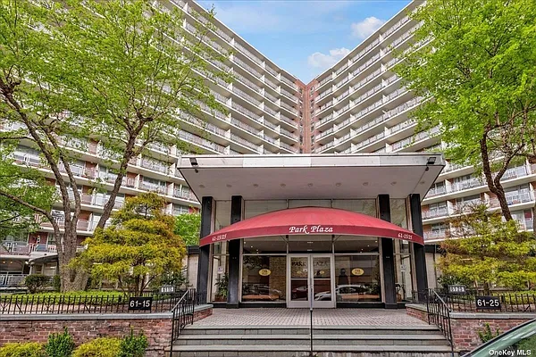 Sold by LORBER HOFFMAN RE GROUP | media 25