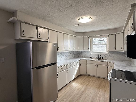 4th image of 20596 E Whipperwill Rd