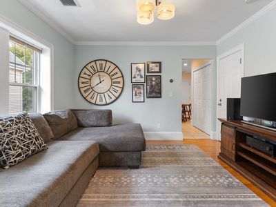 15 Banks St APT 4, Waltham, MA, 02451