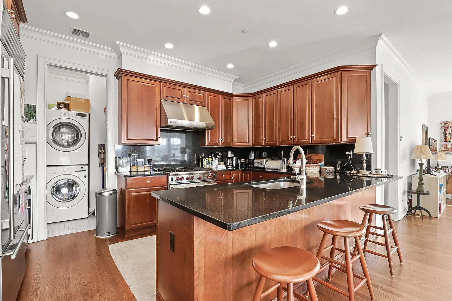 12 N Astor St — Photo 4