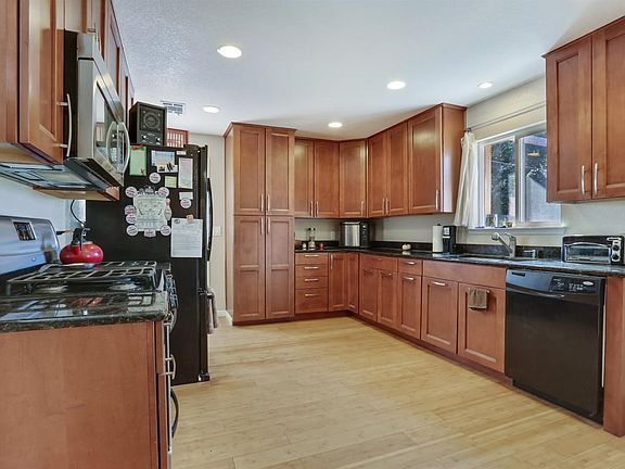 Huge kitchen with Granite counters, gas stove, built-in microwave.