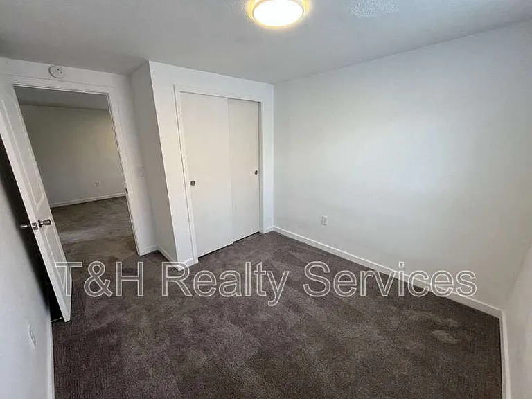 210 N Keystone Ave — Photo 17