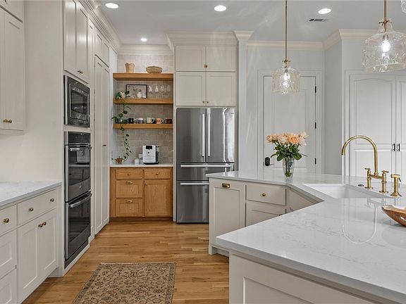 2nd image of 13 Dawn Hills Dr