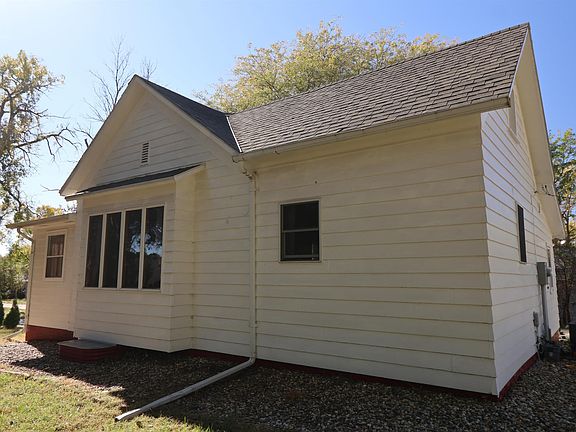3rd image of 615 16th St