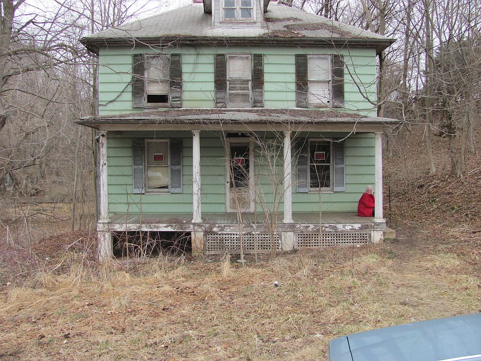 2nd image of 2138 Old Taneytown Rd