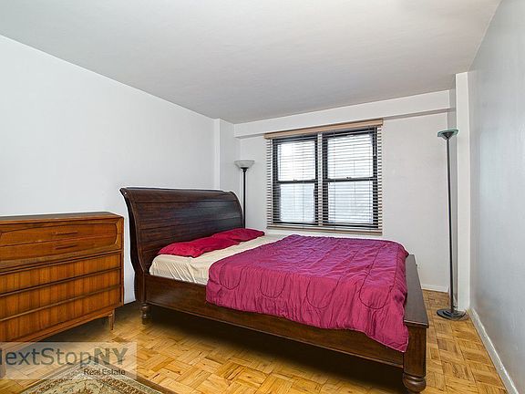 4th image of 220 E 54th St APT 8A