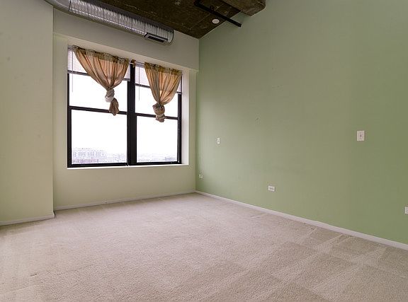 5th image of 849 N Franklin Ave #1401