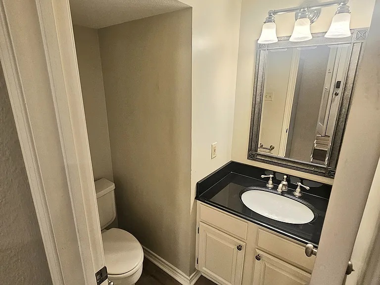 6004 Auburndale Ave #C — Photo 10