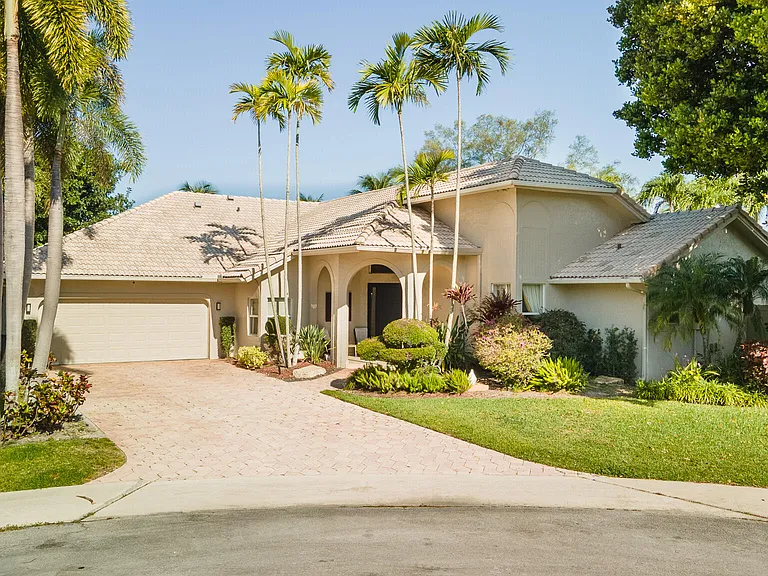 2245 SW 16th Pl — Photo 27