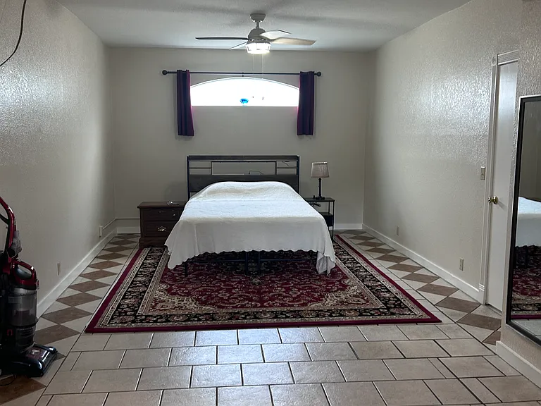 1119 N San Joaquin St — Photo 5