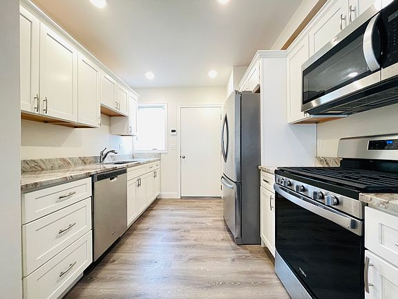 5th image of 165 Gano St #11392045